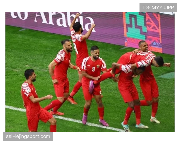 斯卡马卡头球破门，亚特兰大上半场1-0领先罗马